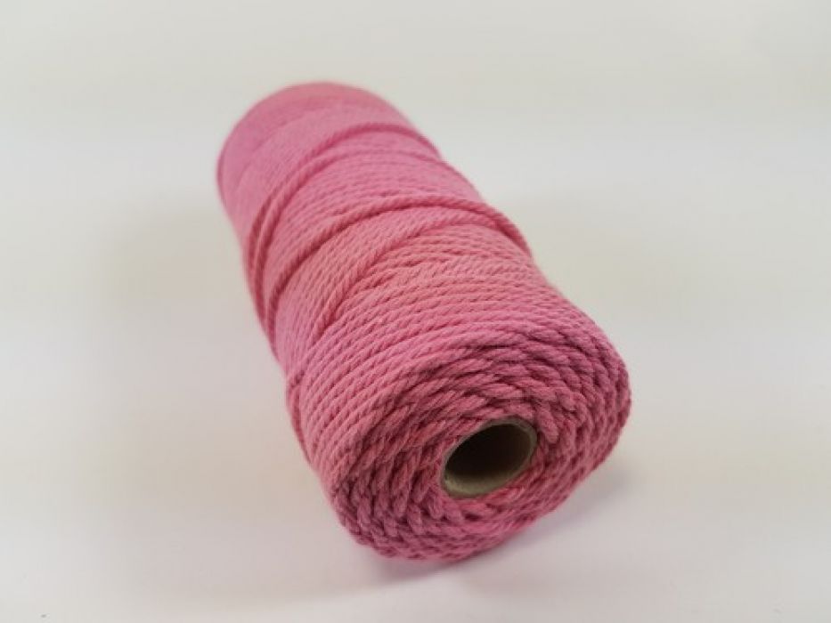 Katoen Macramé touw spoel nr 32 circa 2 mm 100grs - roze +/- 43mtr