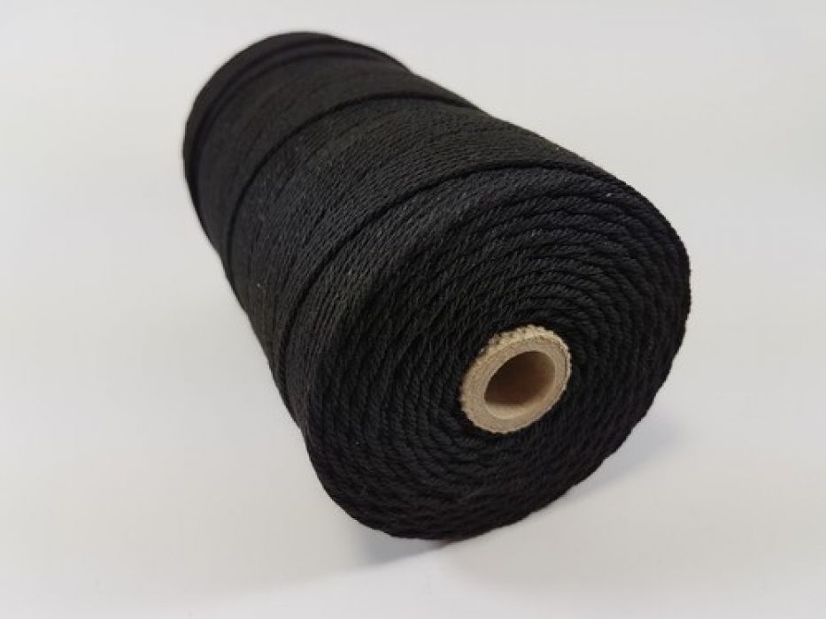 Katoen Macramé touw spoel nr 32 circa 2. mm 500grs - zwart +/- 215mtr